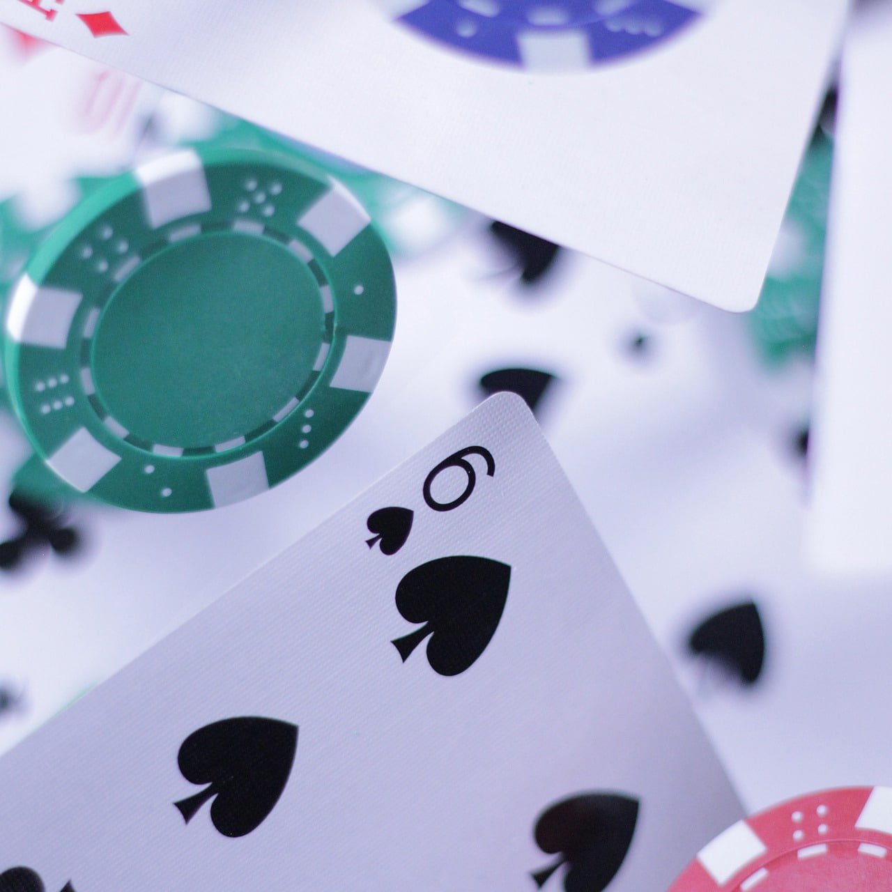 phi77 Live Casino interface showing real-time dealer table on mobile screen